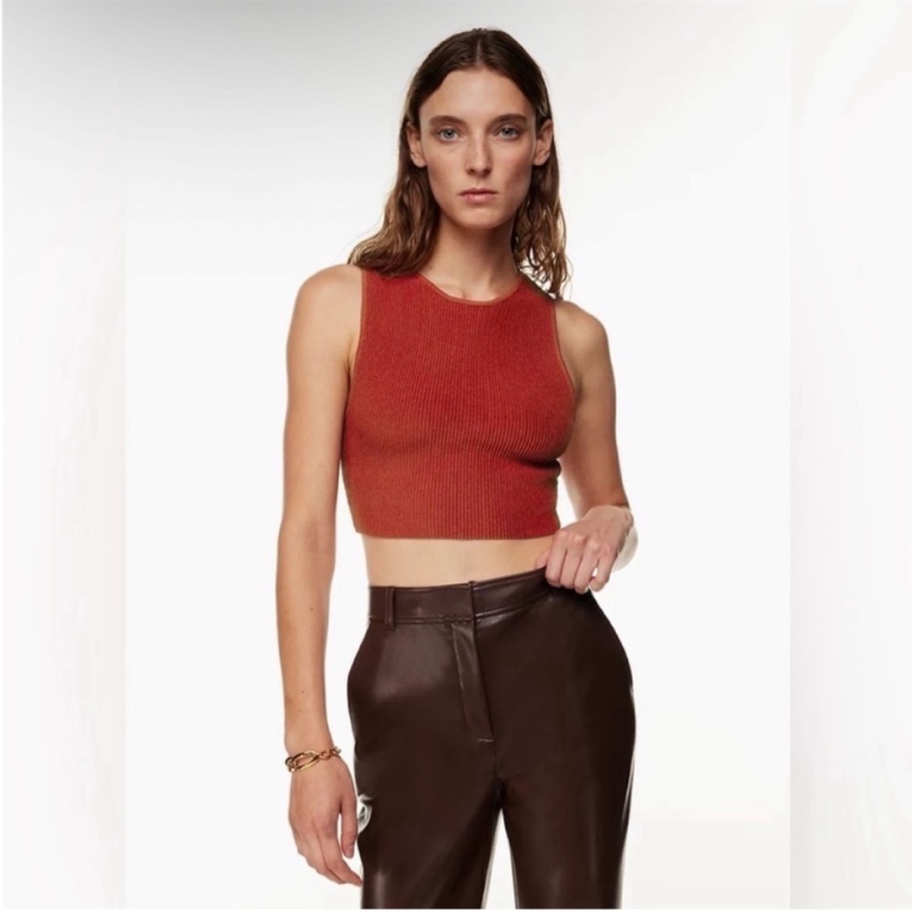 Aritzia Babaton Sculpt Knit Racer Cropped Tank